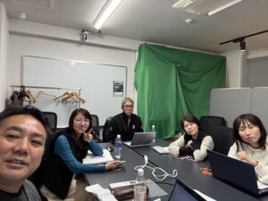 少人数制のAI研修で学ぶ参加者